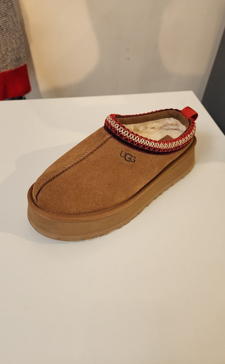 UGG Size 8 Shoes (Pre-owned)