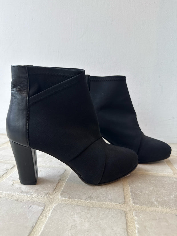 Eileen Fisher Size 7.5 Boots (Pre-owned)