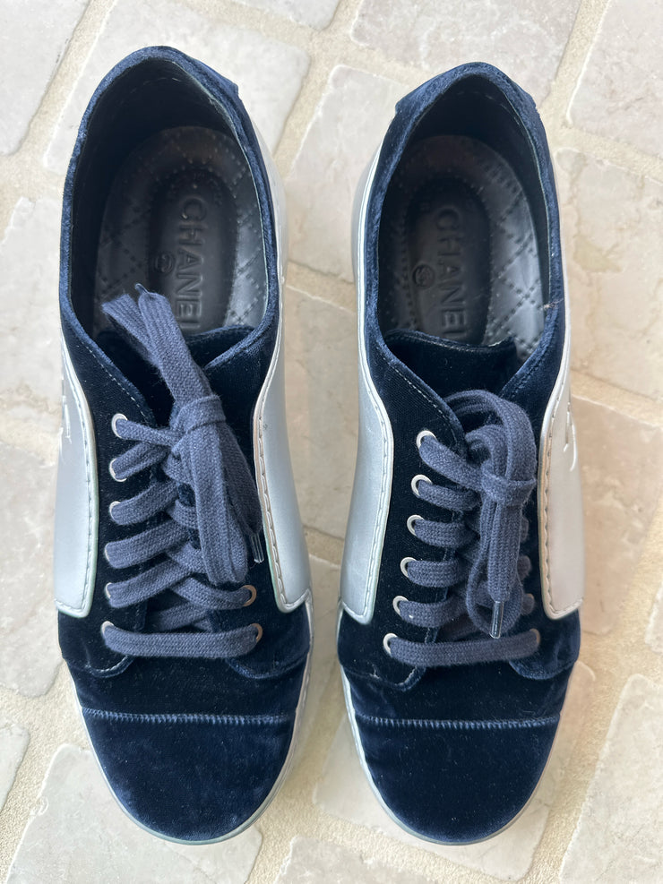 Chanel Size 42 Sneakers (Pre-owned)