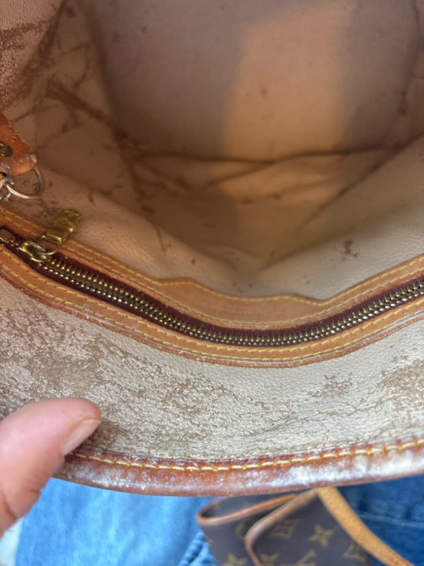 Louis Vuitton Handbags (Pre-owned)