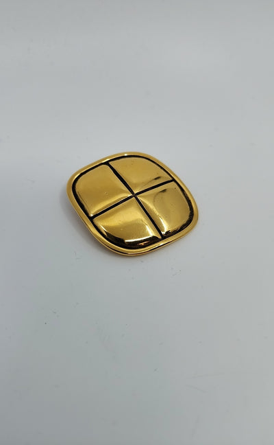 Chanel Brooches (Pre-owned)