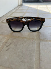 Quay Sunglasses (Pre-owned)