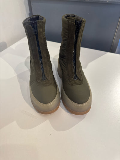 Aquatalia Size 7 Boots (Pre-owned)