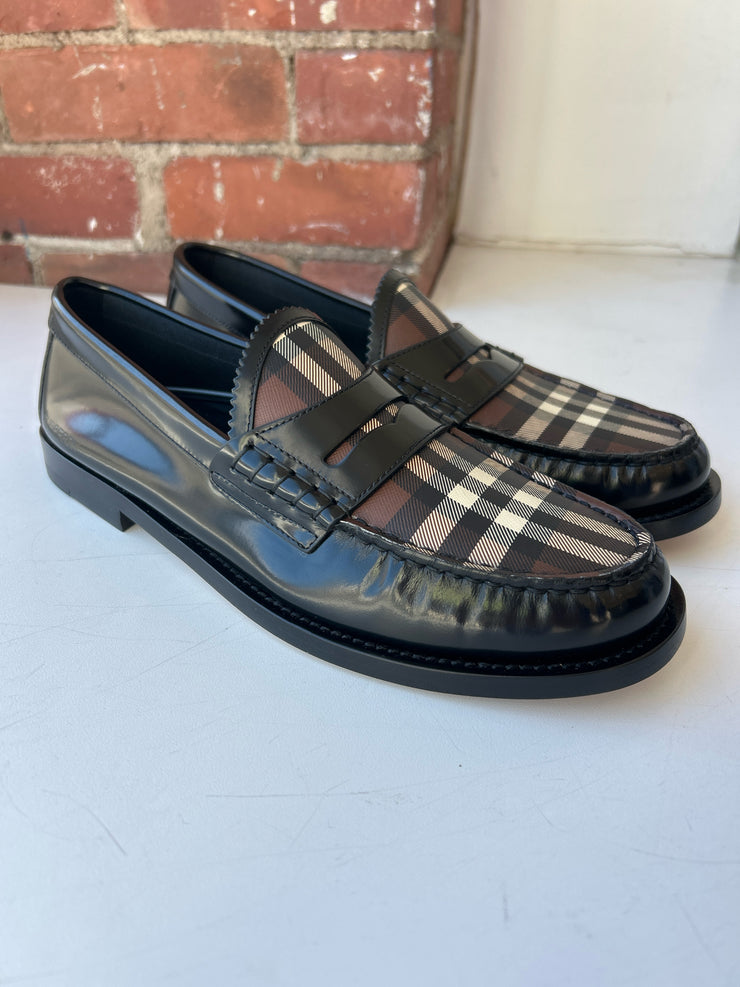 Burberry Size 39.5 Shoes (Pre-owned)