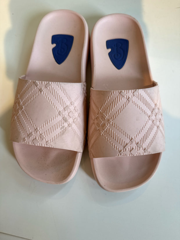 Burberry Size 40 Shoes (Pre-owned)