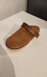 UGG Size 8.5 Shoes (Pre-owned)