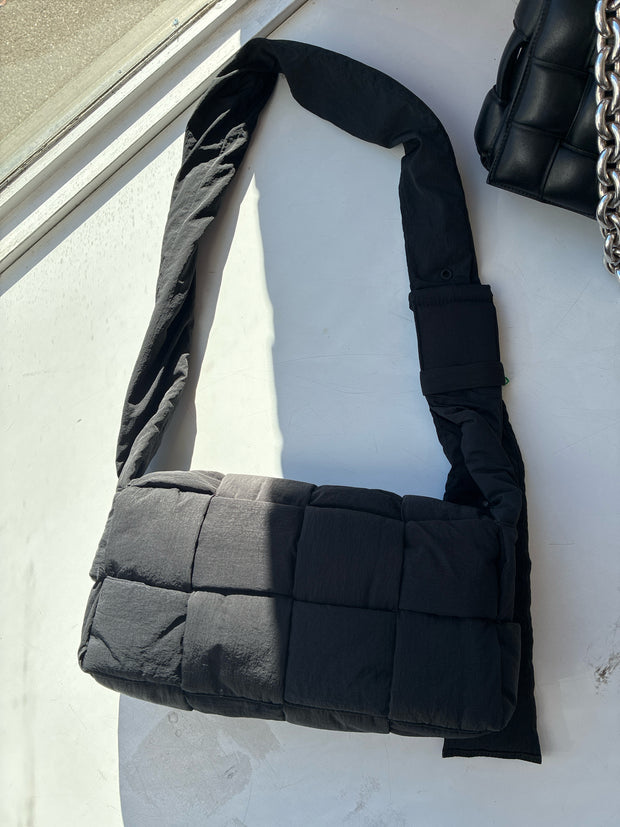 Bottega Veneta Handbags (Pre-owned)