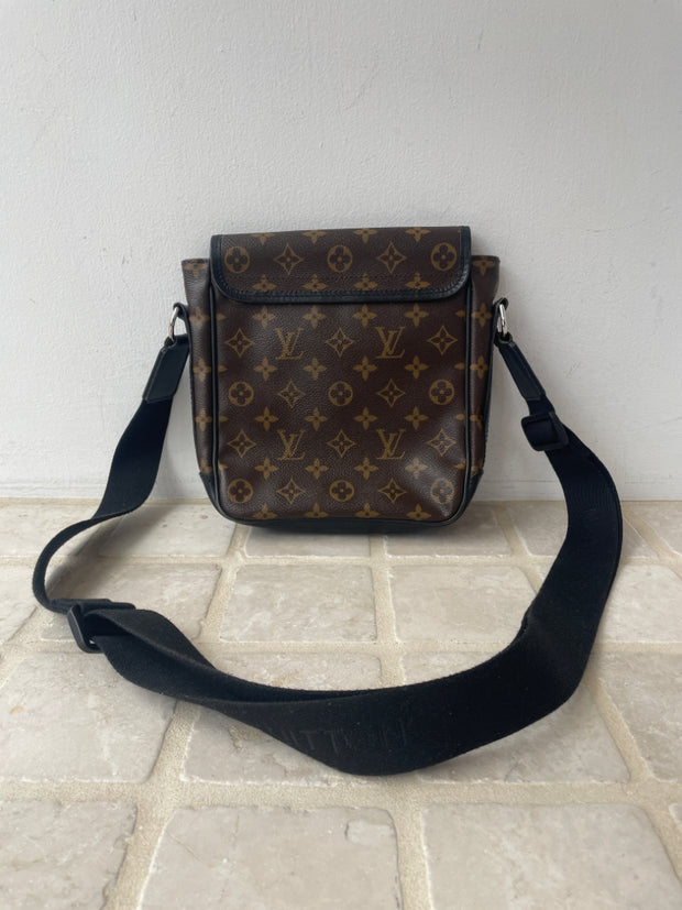 Louis Vuitton Handbags (Pre-owned)