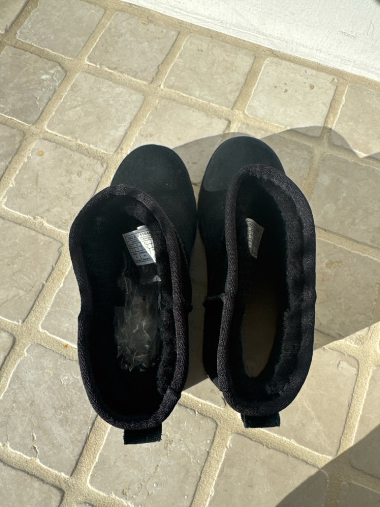 UGG Size 9 Shoes (Pre-owned)