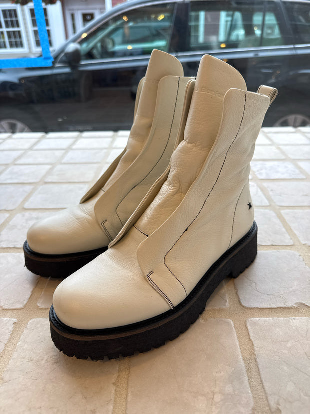 Patrizia Bonfanti Size 38 Boots (Pre-owned)