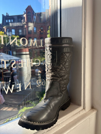Chanel Size 39 Boots (Pre-owned)