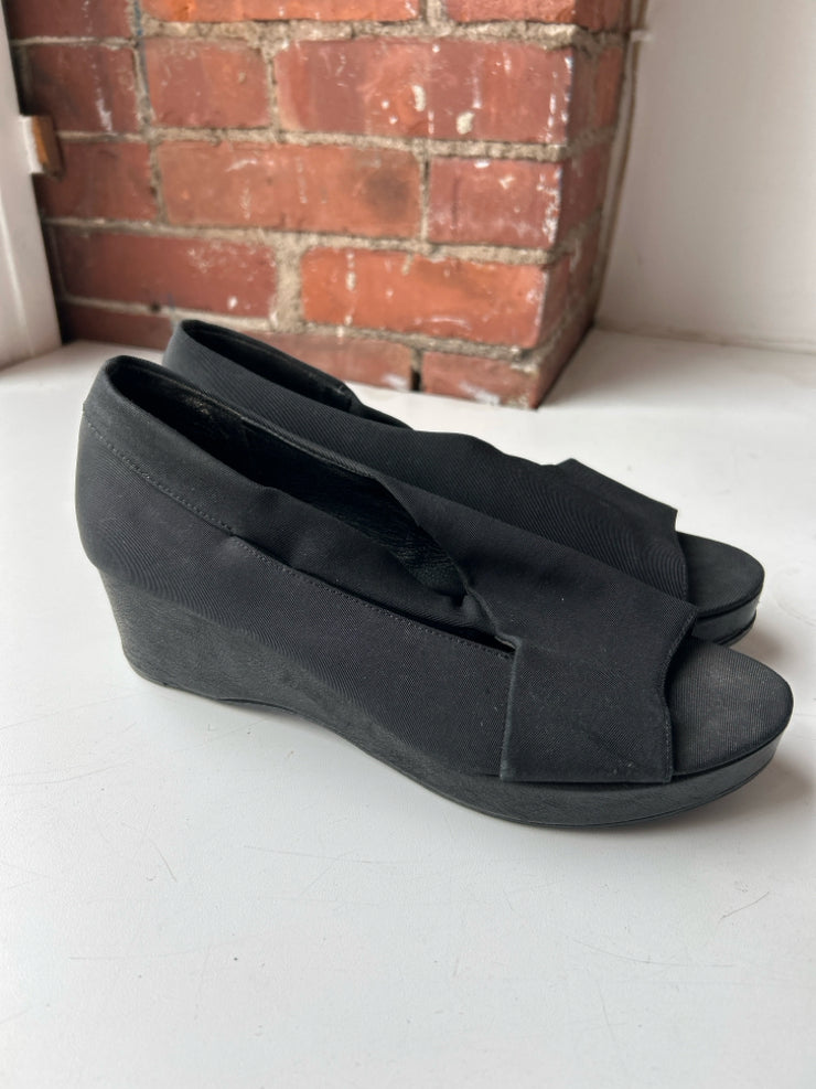 Eileen Fisher Size 9 Shoes (Pre-owned)