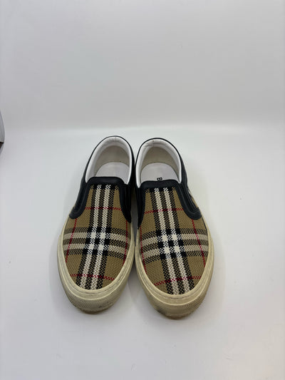 Burberry Size 39.5 Sneakers (Pre-owned)