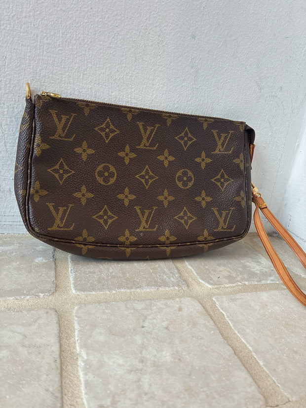 Louis Vuitton Handbags (Pre-owned)