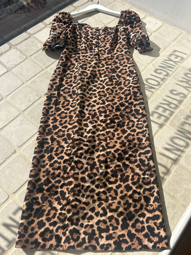 zara clothing dresses Zara New Dresses  Comment SHOP to receive the exact links to shop. ,  The first gold dress is STUNNING! The denim dress WOW! The fit is  perfection! The fringe dress is GORGEOUS! The blue polka dot