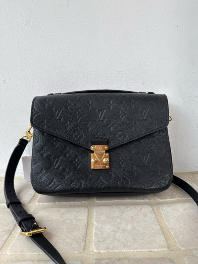 Louis Vuitton Handbags (Pre-owned)