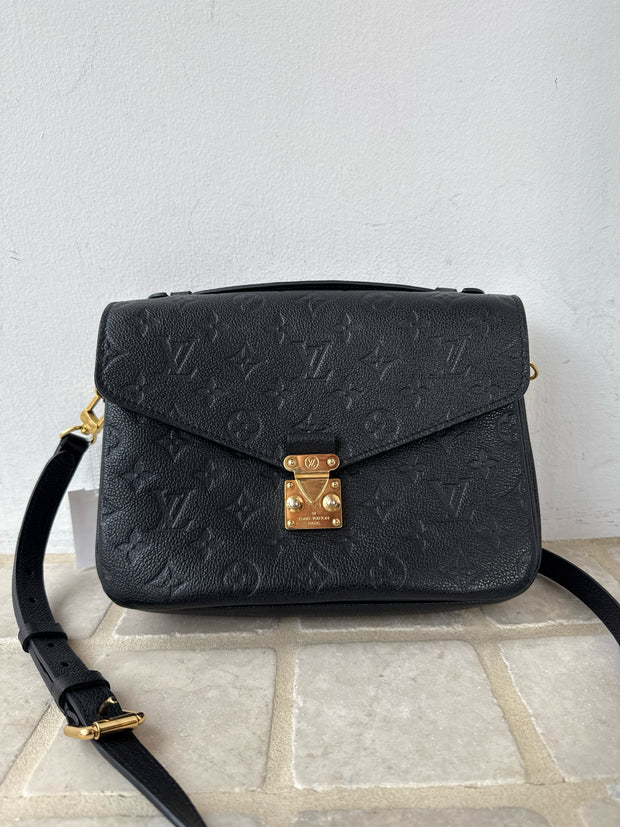 Louis Vuitton Handbags (Pre-owned)