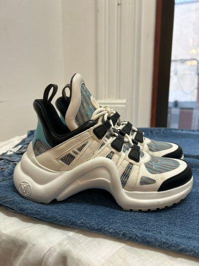 Louis Vuitton Size 35 Sneakers (Pre-owned)