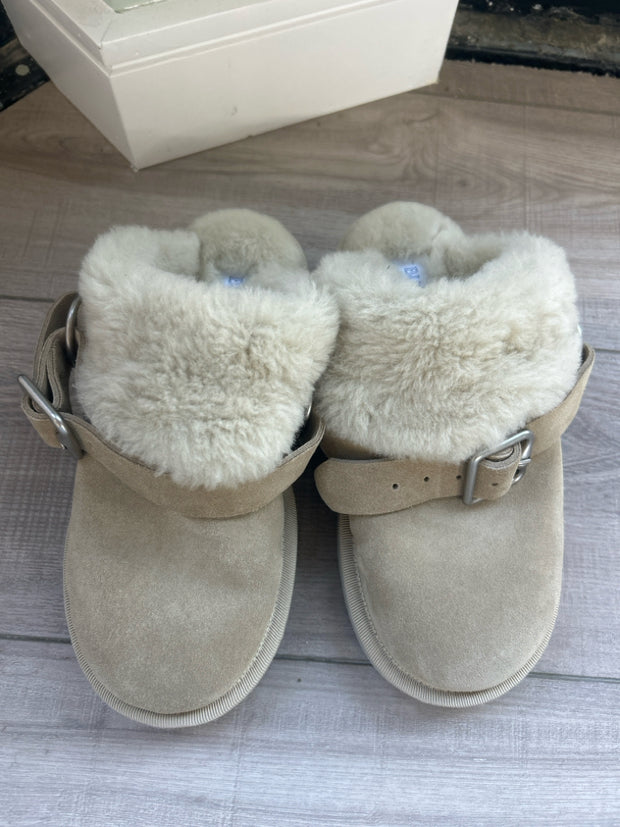 Burberry Size 35 Shoes (Pre-owned)