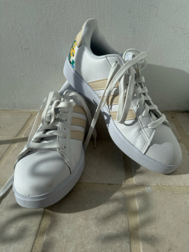 Adidas Size 8 Sneakers (Pre-owned)