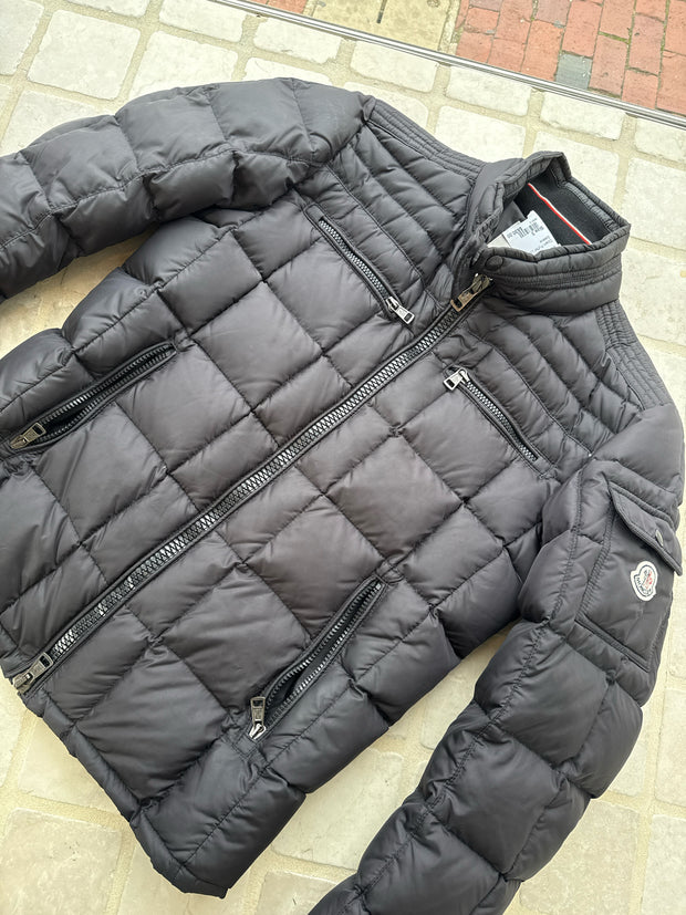 Moncler Size 3 Jackets OUTDOOR (Pre-owned)