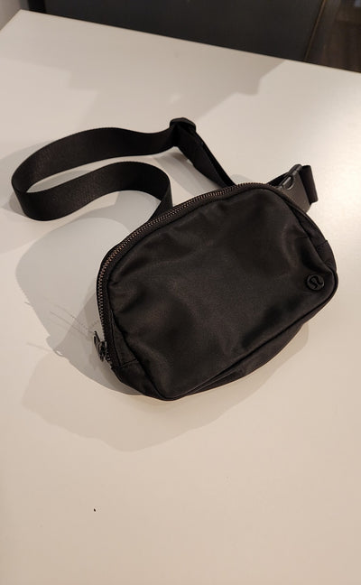 Lululemon Handbags (Pre-owned)