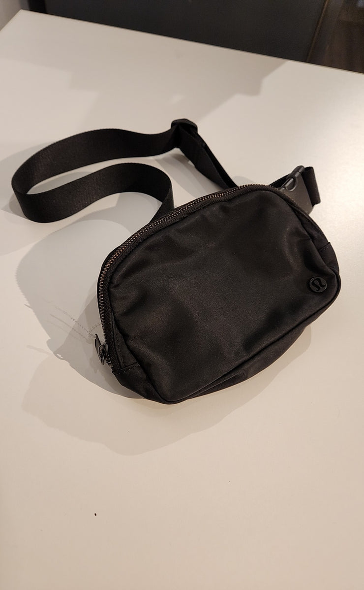 Lululemon Handbags (Pre-owned)