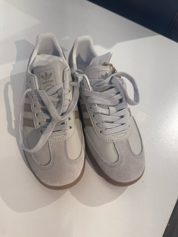 Adidas Size 7.5 Sneakers (Pre-owned)