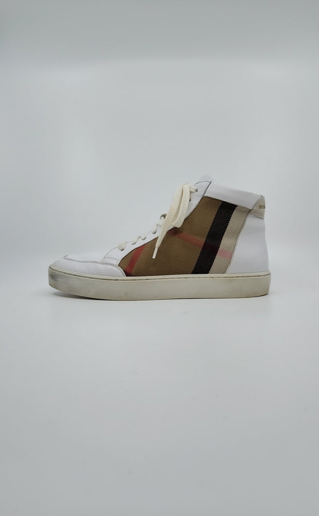 Burberry Size 38.5 Sneakers (Pre-owned)