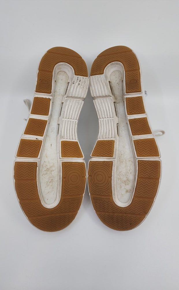 On Cloud Size 8 Sneakers (Pre-owned)