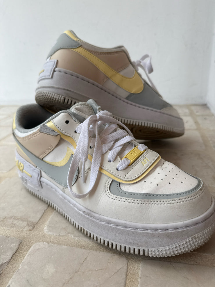 Nike Size 8 Sneakers (Pre-owned)