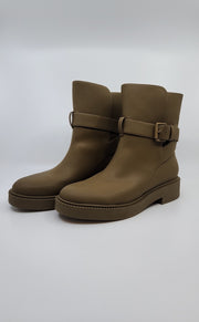 Vince Size 8.5 Boots (Pre-owned)