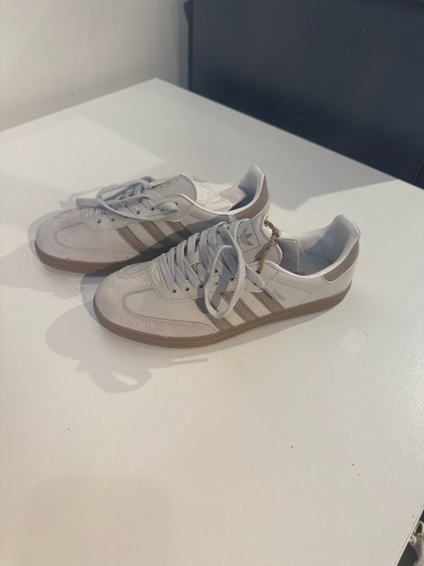 Adidas Size 7.5 Sneakers (Pre-owned)