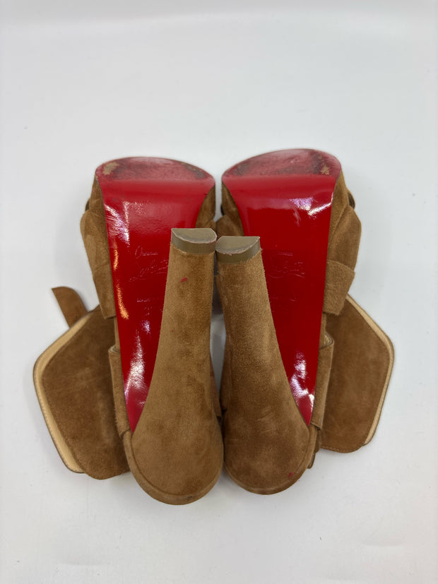 Christian Louboutin Size 39.5 Shoes (Pre-owned)