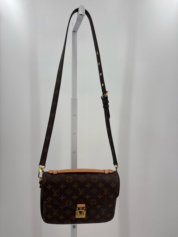 Louis Vuitton Handbags (Pre-owned)