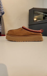 UGG Size 8 Shoes (Pre-owned)