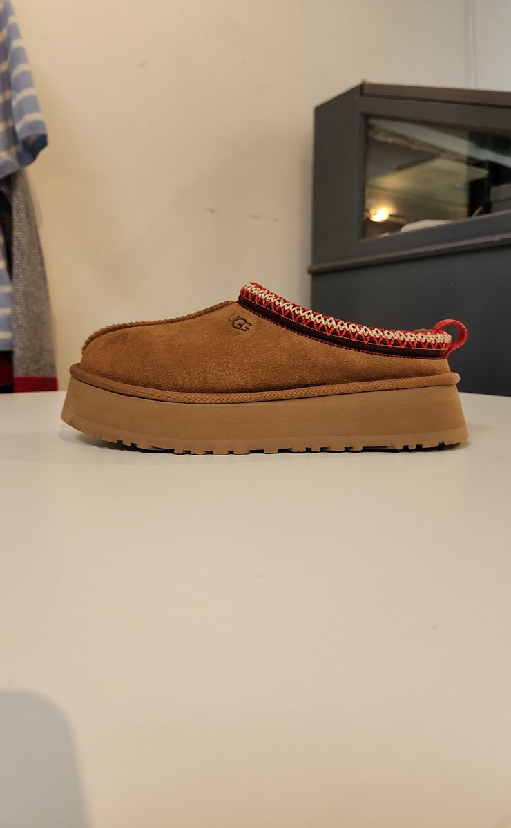 UGG Size 8 Shoes (Pre-owned)