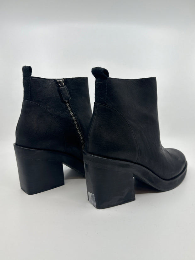 Eileen Fisher Size 9.5 Boots (Pre-owned)